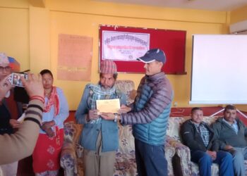 टीकापुर नगरपालिकाले सहिद बेपता तथा घाइते परिवारलाइ निःशुल्क स्वास्थ्य बीमा