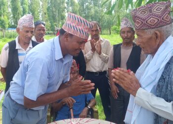 शिव थापाले ७० वर्षभन्दा माथिका ज्येष्ठ नागरिक सम्मान तथा खिर खाने कार्यक्रम गरे