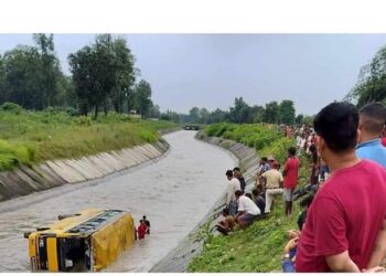 कैलालीकाे जानकीमा स्कुल बस दुर्घटना १५ जना घाइते