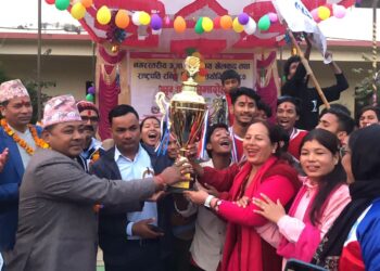 राष्ट्रपति रनिङ सिल्डको उपाधि कर्णाली मा.वि सत्तिकाे हातमा