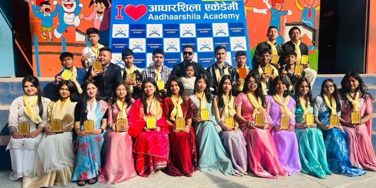 आधारशिला एकेडेमीमा कक्षा १० र १२ अध्ययनरत विद्यार्थीको बिदाई